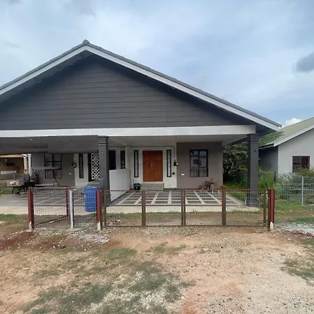 Mikaeel Homestay Beserah Kuantan Exterior photo